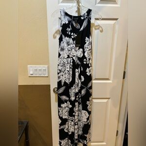 #40 Adrienne Vittadini Maxi Dress